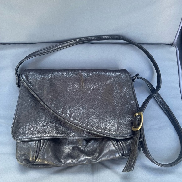 Chic Black Leather Shoulder Bag - Picture 1 of 13